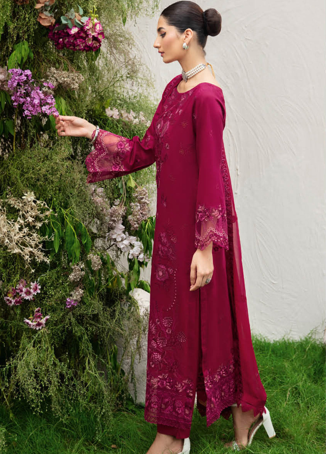 Riwayat By Ramsha Embroidered Lawn 3 Piece Unstitched Suit RM25RV10 D-Y-1001 Riwayat By Ramsha Embroidered Lawn 3 Piece Unstitched Suit RM25RV10 D-Y-1001