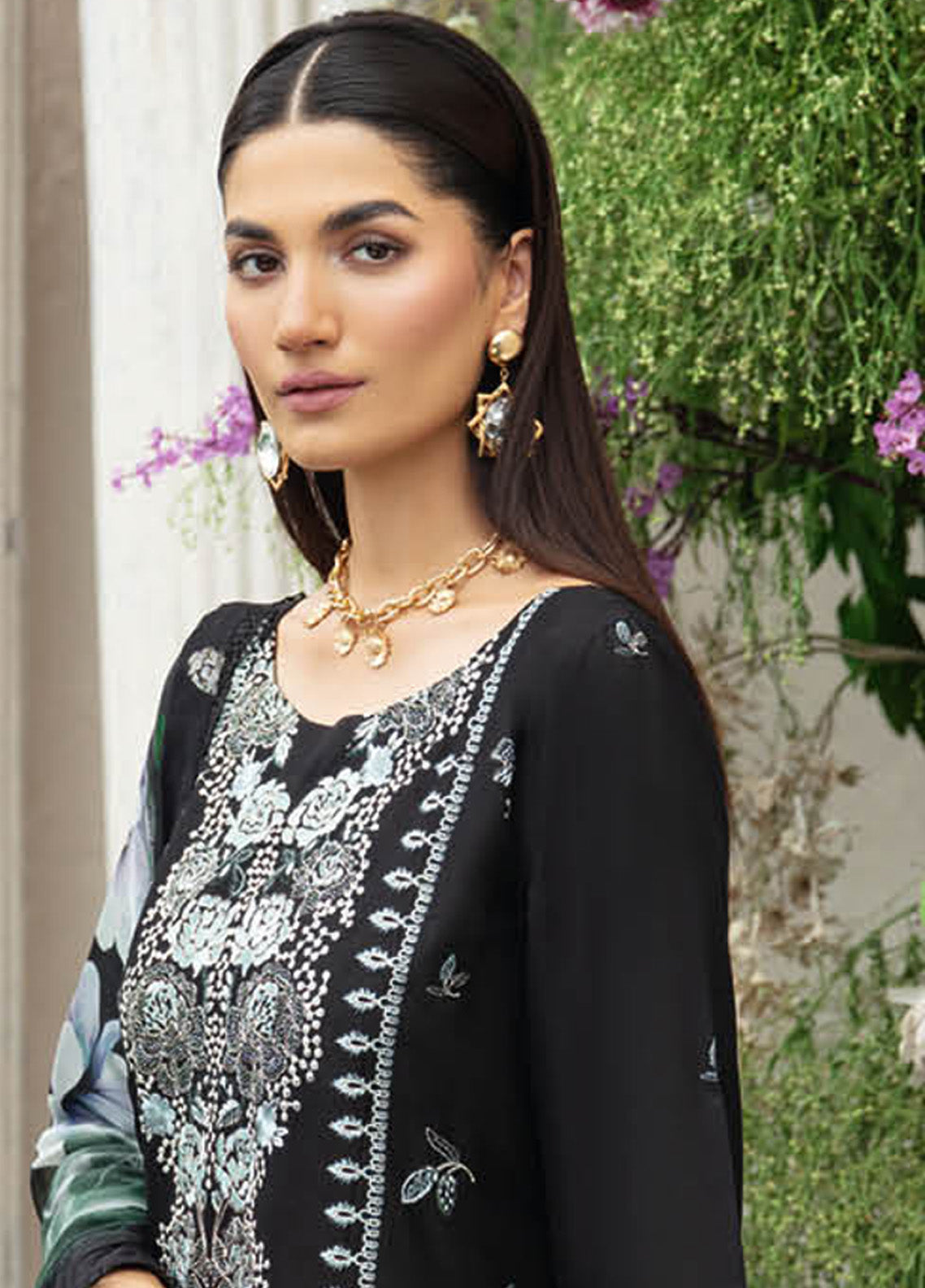 Riwayat By Ramsha Embroidered Lawn 3 Piece Unstitched Suit RM25RV10 D-Y-1004 Riwayat By Ramsha Embroidered Lawn 3 Piece Unstitched Suit RM25RV10 D-Y-1004