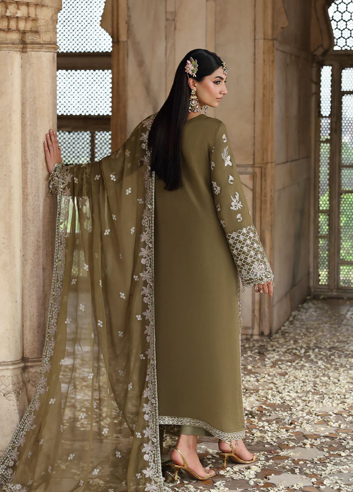 Romansiyyah By Emaan Adeel Embroidered Chiffon 3 Piece Unstitched Suit EA25RLF D-OLIVEA Romansiyyah By Emaan Adeel Embroidered Chiffon 3 Piece Unstitched Suit EA25RLF D-OLIVEA