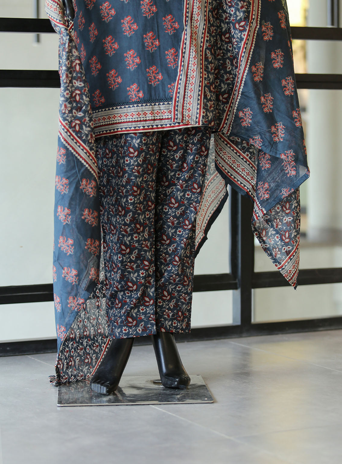 Royal Fashion Digital Printed Lawn 3 Piece Stitched Suit - RF24DPL BS-02 Royal Fashion Digital Printed Lawn 3 Piece Stitched Suit - RF24DPL BS-02