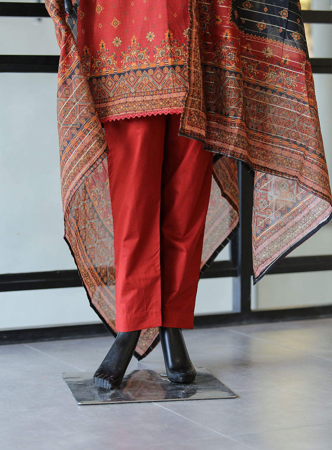 Royal Fashion Digital Printed Lawn 3 Piece Stitched Suit - RF24DPL BS-03 Royal Fashion Digital Printed Lawn 3 Piece Stitched Suit - RF24DPL BS-03
