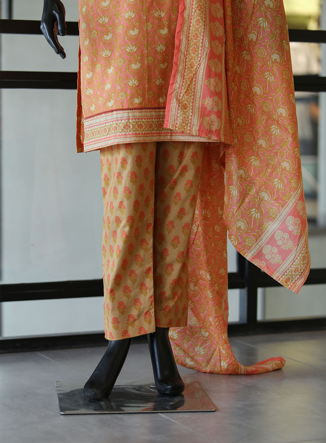 Royal Fashion Digital Printed Lawn 3 Piece Stitched Suit - RF24DPL BS-09 Royal Fashion Digital Printed Lawn 3 Piece Stitched Suit - RF24DPL BS-09
