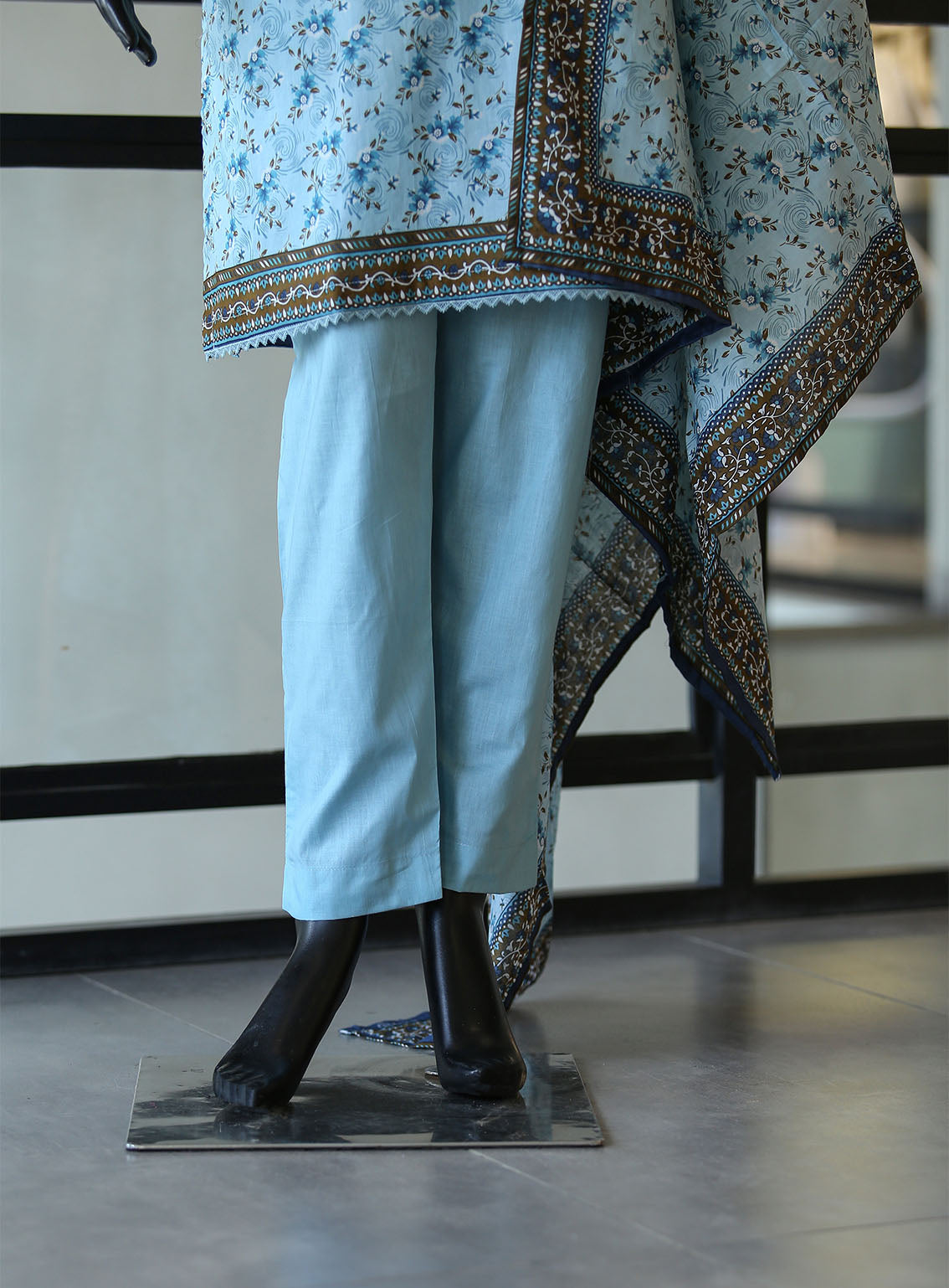 Royal Fashion Digital Printed Lawn 3 Piece Stitched Suit - RF24DPL BS-10 Royal Fashion Digital Printed Lawn 3 Piece Stitched Suit - RF24DPL BS-10