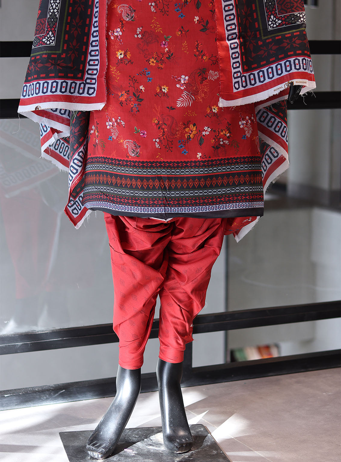 Royal Fashion Digital Printed Lawn 3 Piece Unstitched Suit RF24PL D-14 Royal Fashion Digital Printed Lawn 3 Piece Unstitched Suit RF24PL D-14