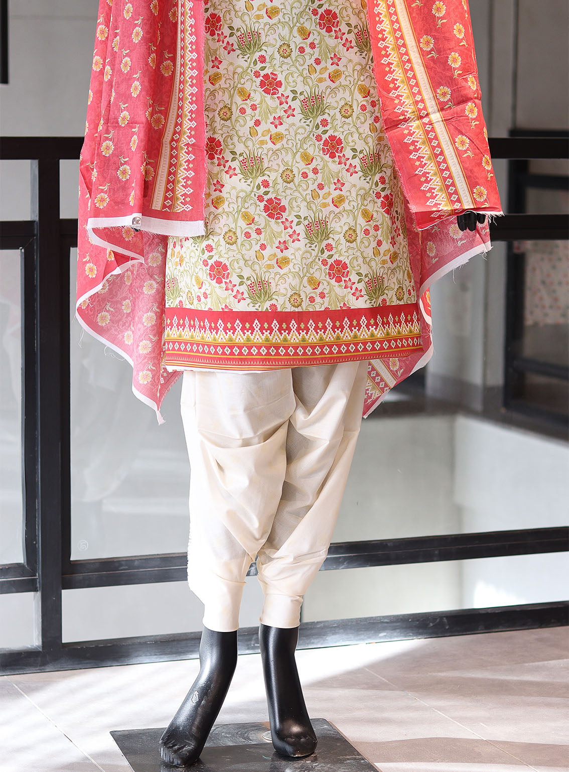 Royal Fashion Digital Printed Lawn 3 Piece Unstitched Suit RF24PL D-17 Royal Fashion Digital Printed Lawn 3 Piece Unstitched Suit RF24PL D-17