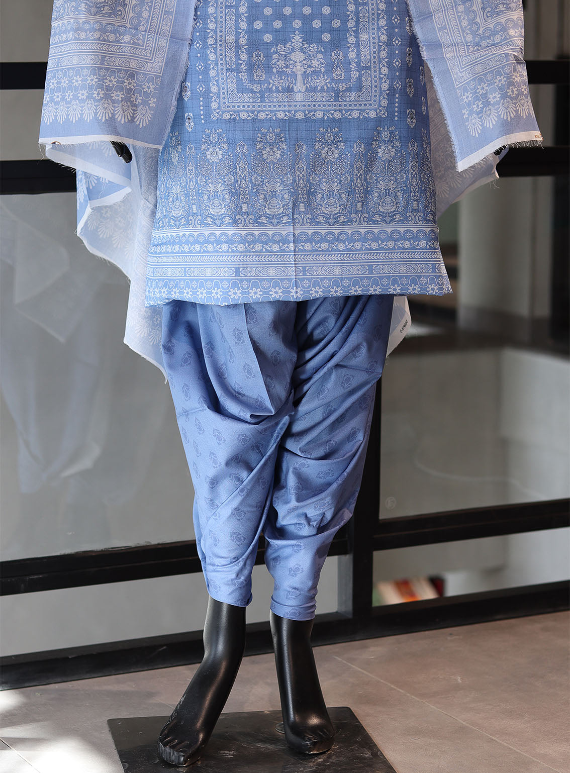 Royal Fashion Digital Printed Lawn 3 Piece Unstitched Suit RF24PL D-18 Royal Fashion Digital Printed Lawn 3 Piece Unstitched Suit RF24PL D-18