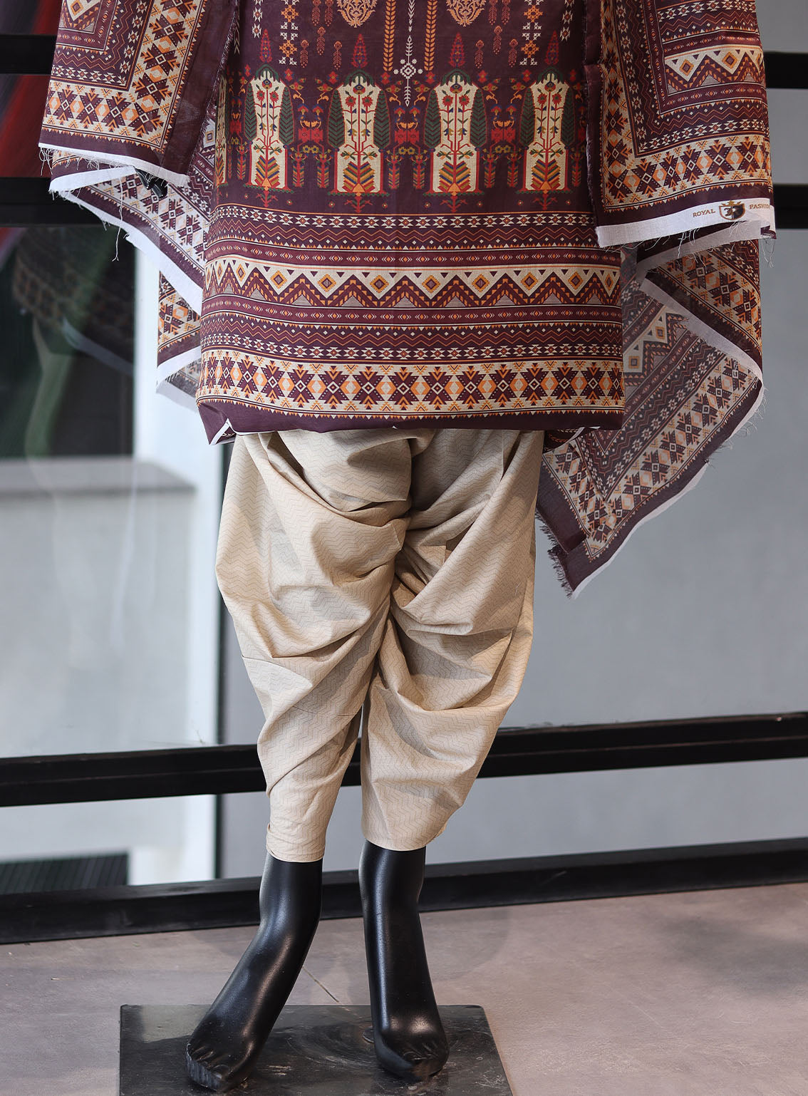 Royal Fashion Digital Printed Lawn 3 Piece Unstitched Suit RF24PL D-20 Royal Fashion Digital Printed Lawn 3 Piece Unstitched Suit RF24PL D-20