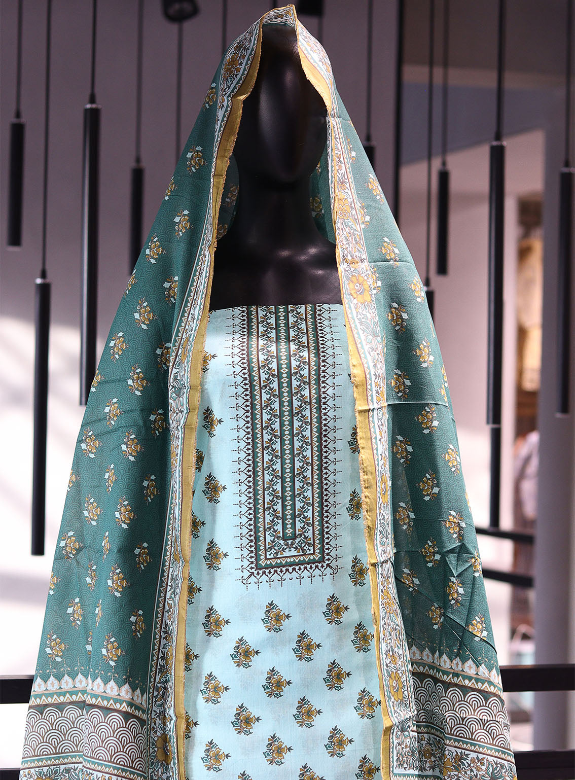 Royal Fashion Digital Printed Lawn 3 Piece Unstitched Suit RF24PL D-21 Royal Fashion Digital Printed Lawn 3 Piece Unstitched Suit RF24PL D-21