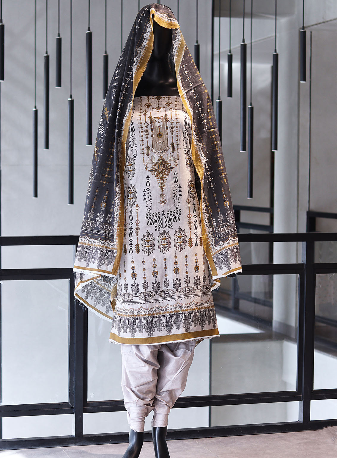 Royal Fashion Digital Printed Lawn 3 Piece Unstitched Suit RF24PL D-22 Royal Fashion Digital Printed Lawn 3 Piece Unstitched Suit RF24PL D-22