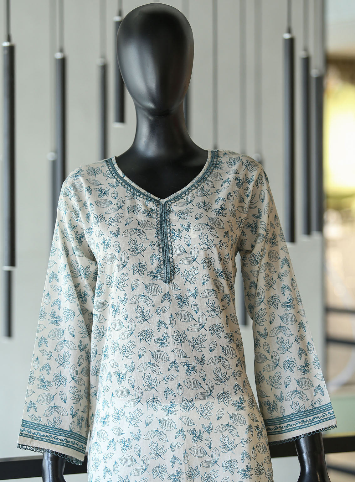 Royal Fashion Printed Lawn Stitched Kurti - RF24PL D-05 Royal Fashion Printed Lawn Stitched Kurti - RF24PL D-05