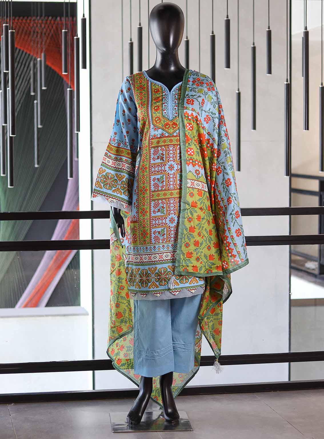 Royal Fashion Printed Lawn Suits Stitched 3 Piece RF25AJ PL-DG-02 Royal Fashion Printed Lawn Suits Stitched 3 Piece RF25AJ PL-DG-02