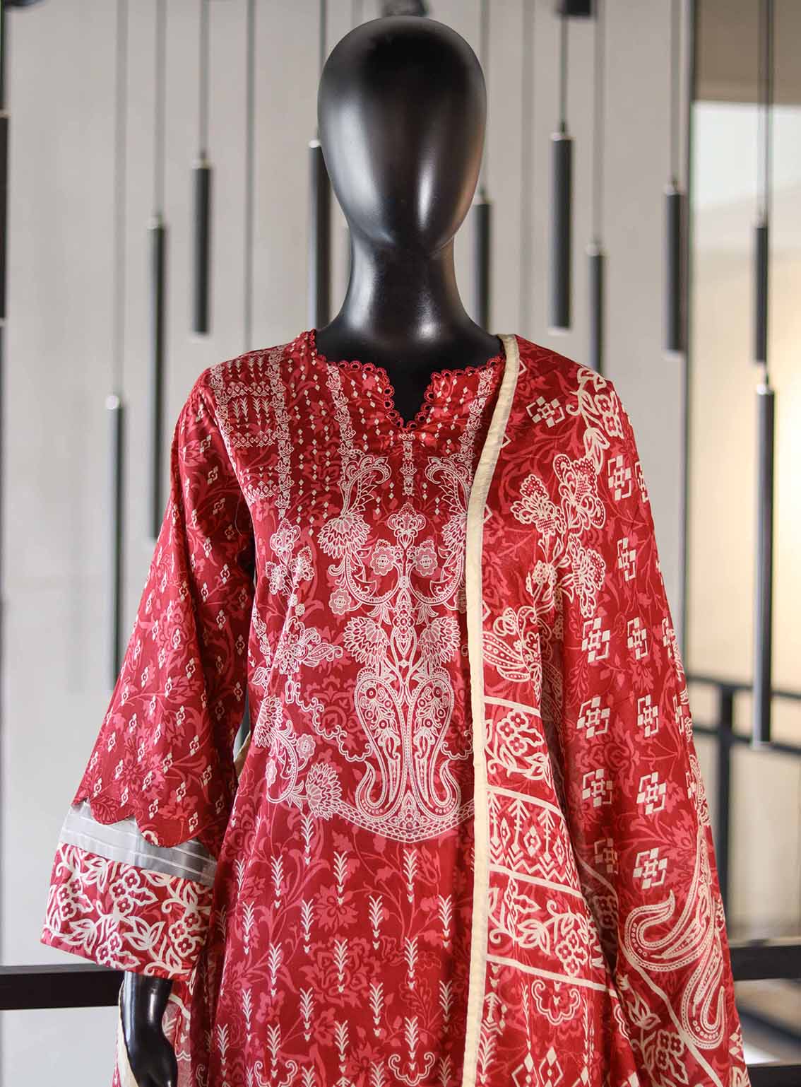 Royal Fashion Printed Lawn Suits Stitched 3 Piece RF25AJ PL-FW-01 Royal Fashion Printed Lawn Suits Stitched 3 Piece RF25AJ PL-FW-01