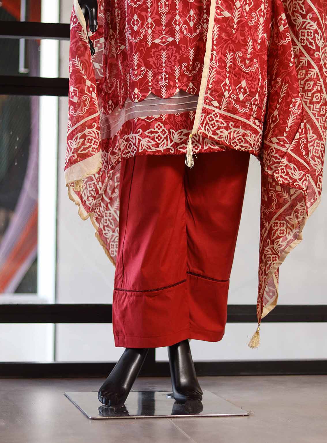 Royal Fashion Printed Lawn Suits Stitched 3 Piece RF25AJ PL-FW-01 Royal Fashion Printed Lawn Suits Stitched 3 Piece RF25AJ PL-FW-01