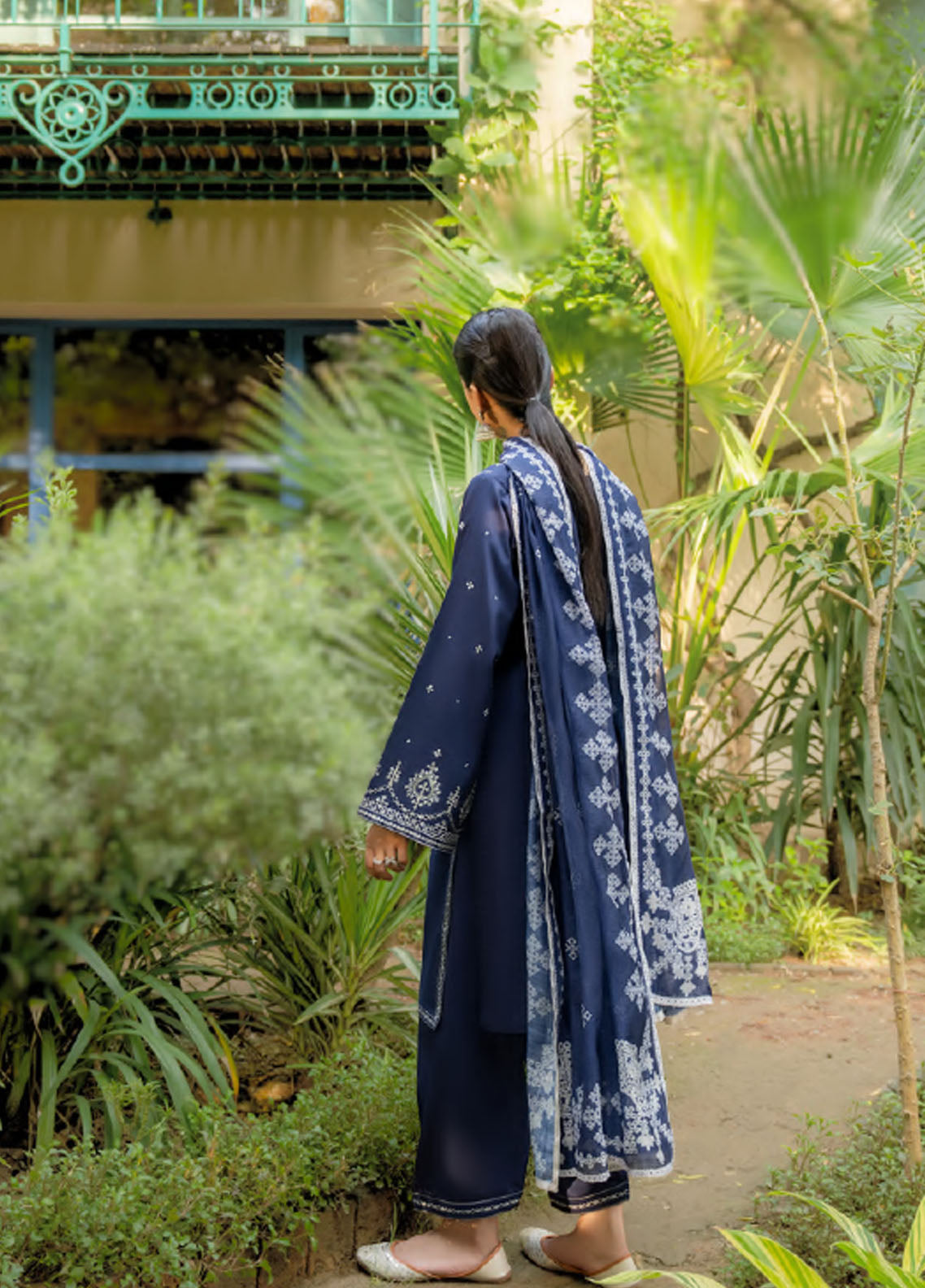 Rua By Casual Lite Pre Fall Premium Embroidered Linen 3 Piece Stitched Suit CL25RD2 D-RFR-01 Rua By Casual Lite Pre Fall Premium Embroidered Linen 3 Piece Stitched Suit CL25RD2 D-RFR-01