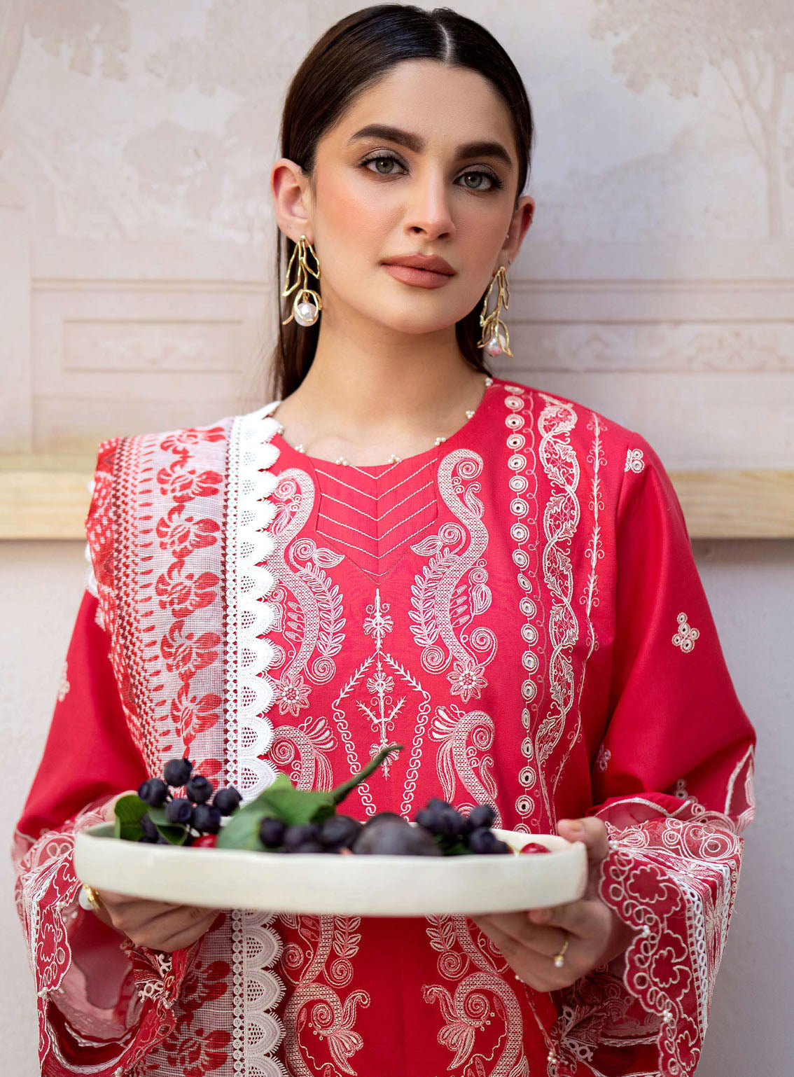 Saad Shaikh Luxury Eid Embroidered Lawn 3 Piece Unstitched Suit SSK24E PIE Saad Shaikh Luxury Eid Embroidered Lawn 3 Piece Unstitched Suit SSK24E PIE