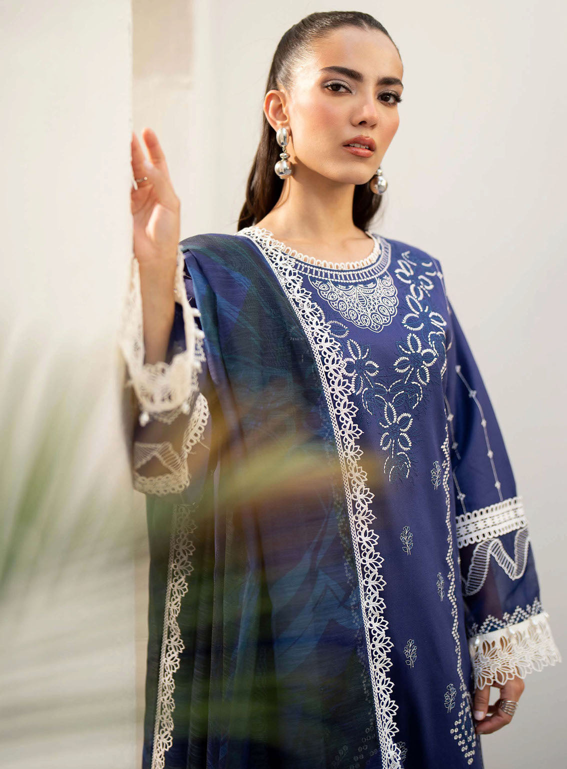 Saad Shaikh Luxury Eid Embroidered Lawn 3 Piece Unstitched Suit SSK24E TAWNY Saad Shaikh Luxury Eid Embroidered Lawn 3 Piece Unstitched Suit SSK24E TAWNY