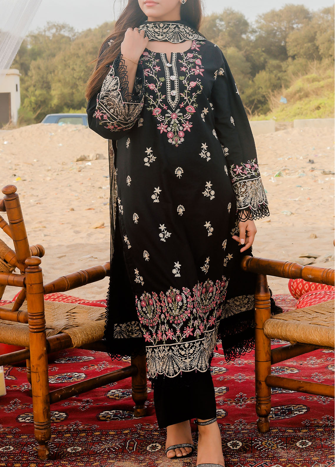 Saba Sumaiya Embroidered Lawn 3 Piece Unstitched Suit SSY25E D-SHAB-E-GUL Saba Sumaiya Embroidered Lawn 3 Piece Unstitched Suit SSY25E D-SHAB-E-GUL
