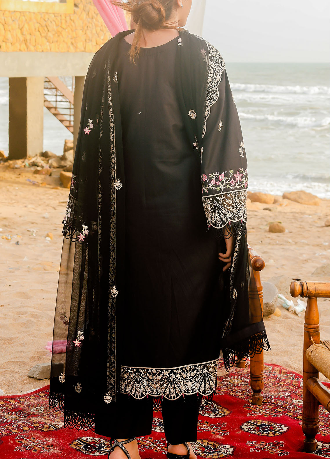 Saba Sumaiya Embroidered Lawn 3 Piece Unstitched Suit SSY25E D-SHAB-E-GUL Saba Sumaiya Embroidered Lawn 3 Piece Unstitched Suit SSY25E D-SHAB-E-GUL