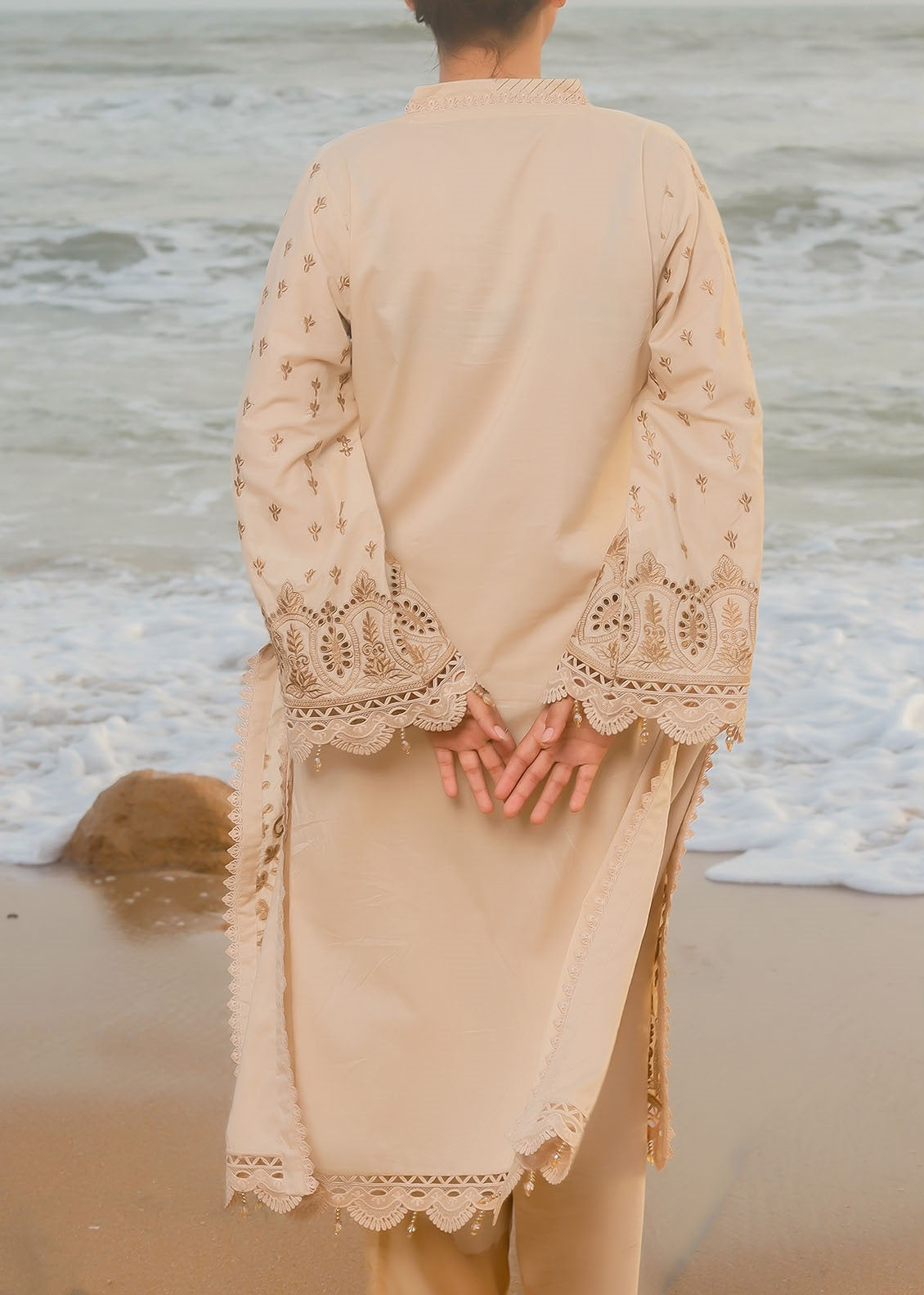 Saba Sumaiya Embroidered Lawn 3 Piece Unstitched Suit SSY25E D-SUBAH-E-NUR Saba Sumaiya Embroidered Lawn 3 Piece Unstitched Suit SSY25E D-SUBAH-E-NUR