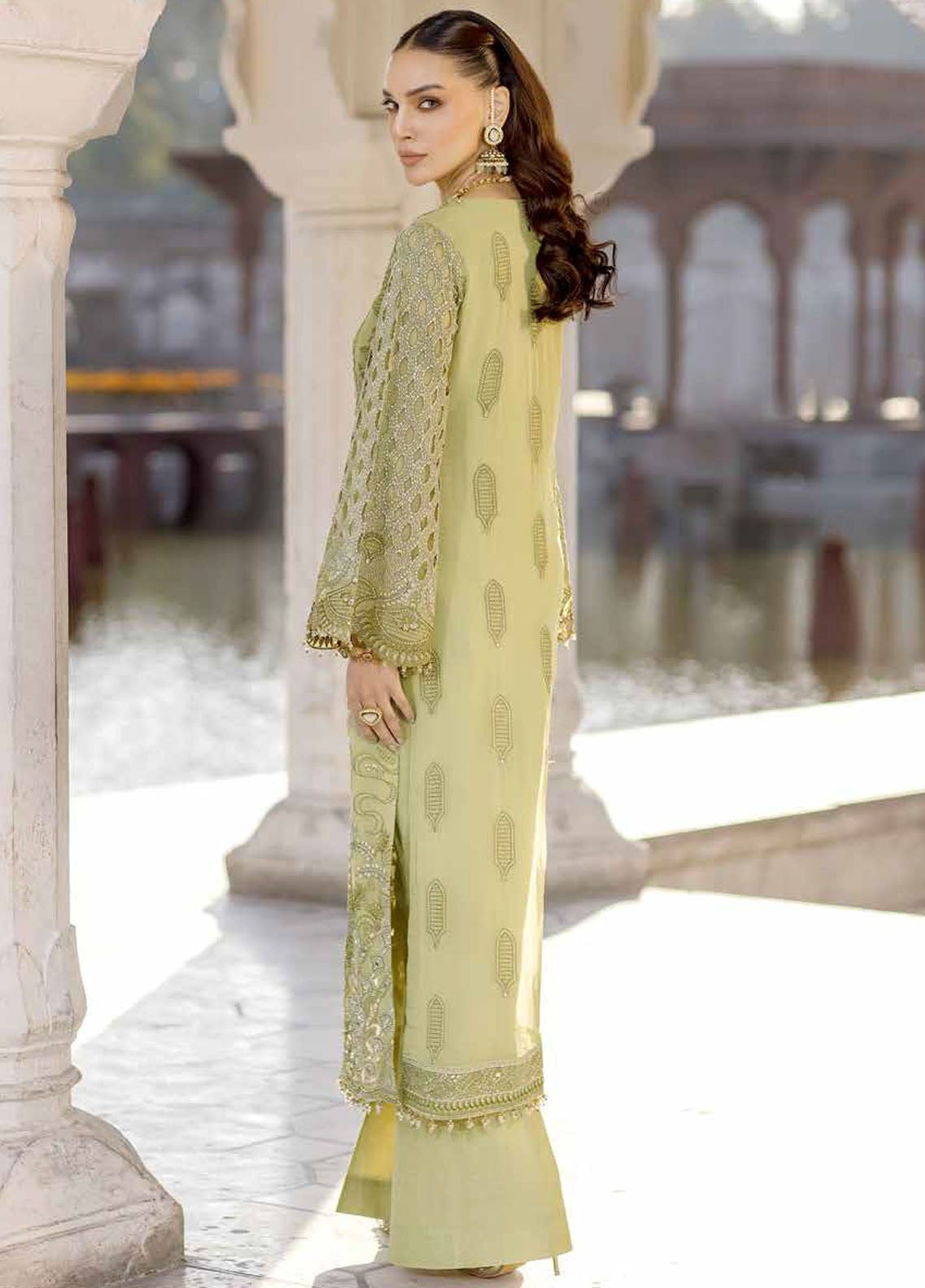 Safeera By Flossie Embroidered Chiffon 3 Piece Unstitched Suit FL24SF S-1301 HONEY HAZE Safeera By Flossie Embroidered Chiffon 3 Piece Unstitched Suit FL24SF S-1301 HONEY HAZE