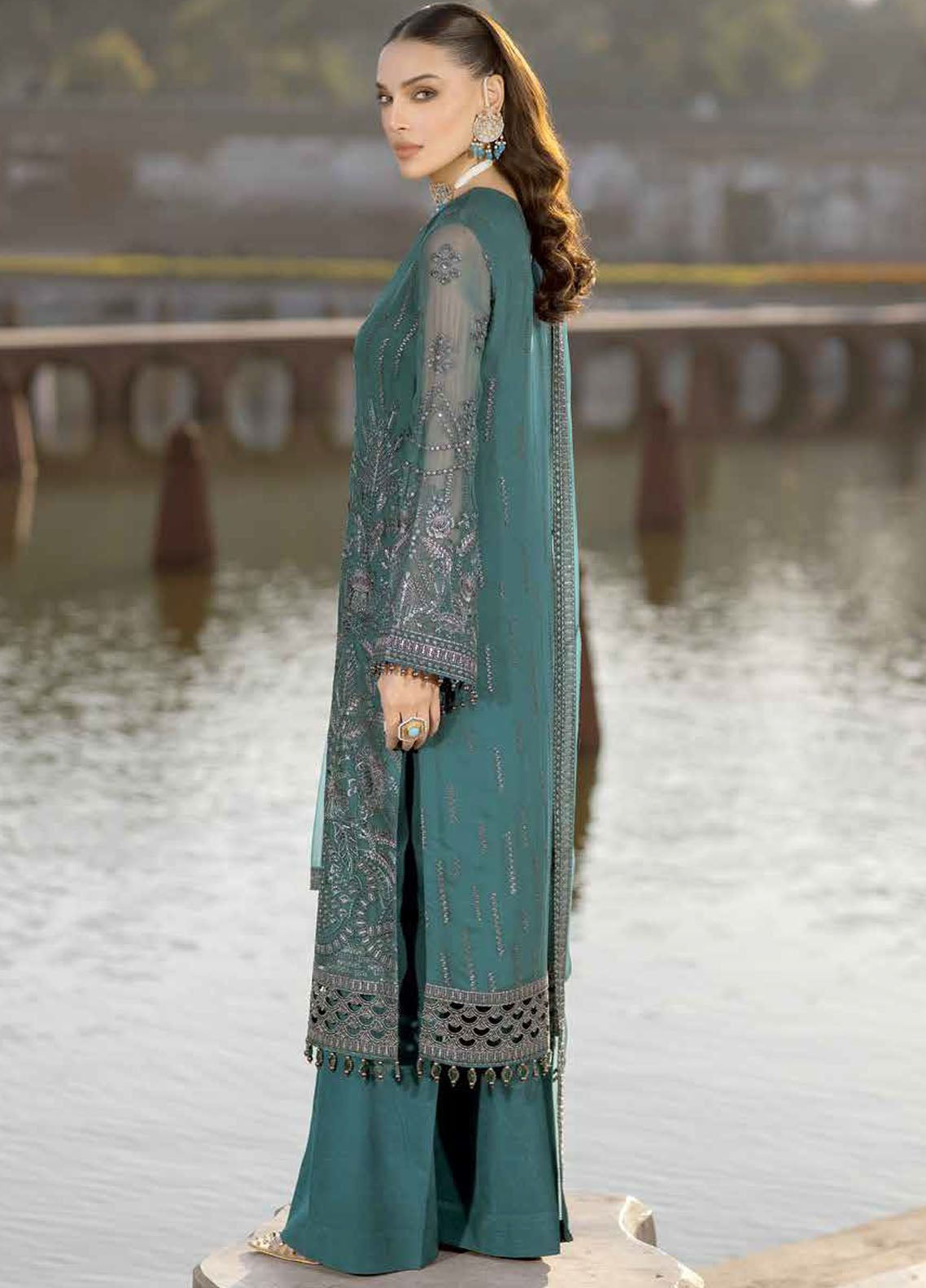 Safeera By Flossie Embroidered Chiffon 3 Piece Unstitched Suit FL24SF S-1306 COLD LIGHT Safeera By Flossie Embroidered Chiffon 3 Piece Unstitched Suit FL24SF S-1306 COLD LIGHT