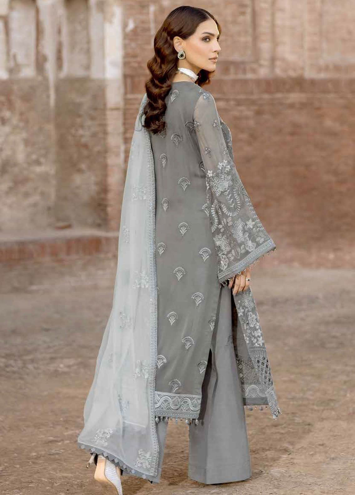 Safeera By Flossie Embroidered Chiffon 3 Piece Unstitched Suit FL24SF S-1308 STORMY GREY Safeera By Flossie Embroidered Chiffon 3 Piece Unstitched Suit FL24SF S-1308 STORMY GREY