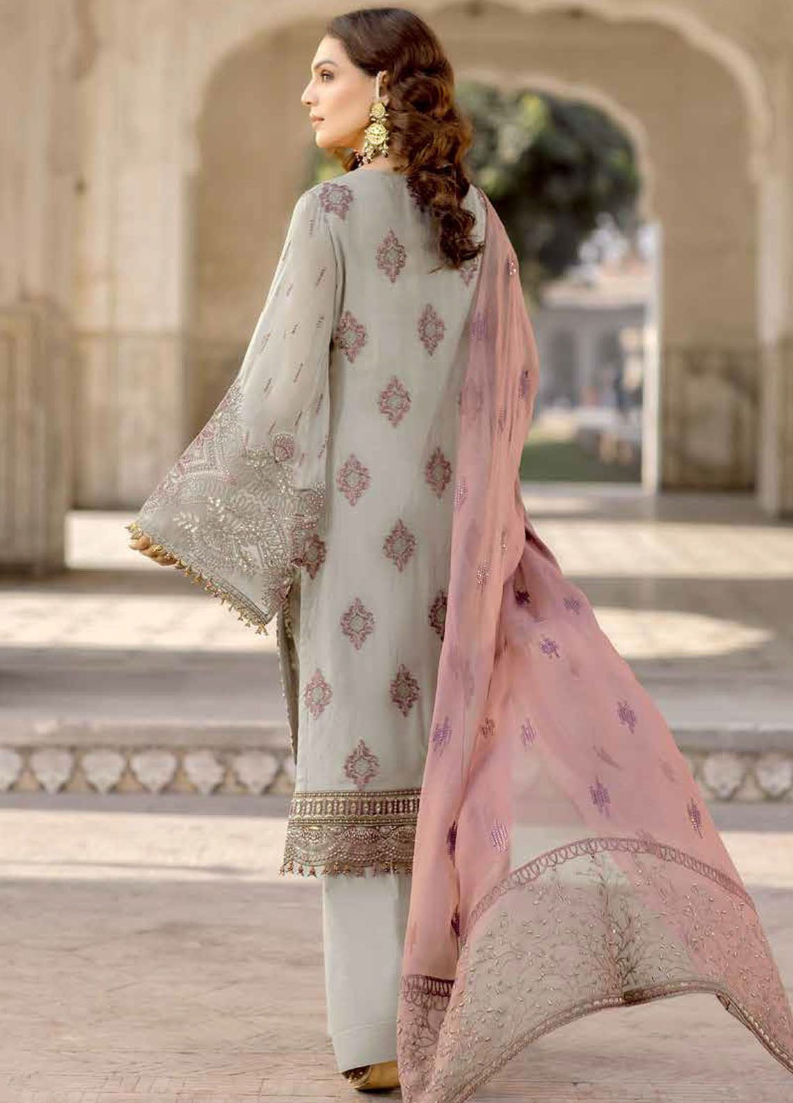 Safeera By Flossie Embroidered Chiffon 3 Piece Unstitched Suit FL24SF S-1310 BEARSUIT Safeera By Flossie Embroidered Chiffon 3 Piece Unstitched Suit FL24SF S-1310 BEARSUIT