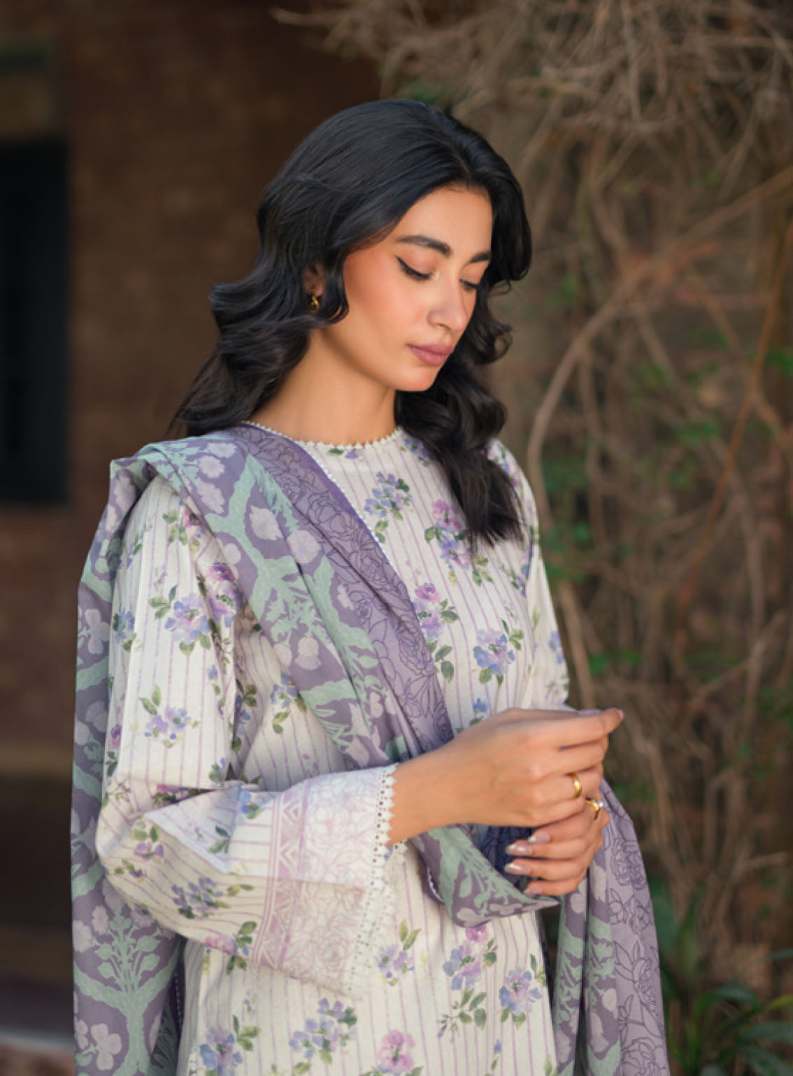 Sahar Spring Digital Printed Lawn 3 Piece Unstitched Suit SHR24S S24-PL-V2-05 Sahar Spring Digital Printed Lawn 3 Piece Unstitched Suit SHR24S S24-PL-V2-05