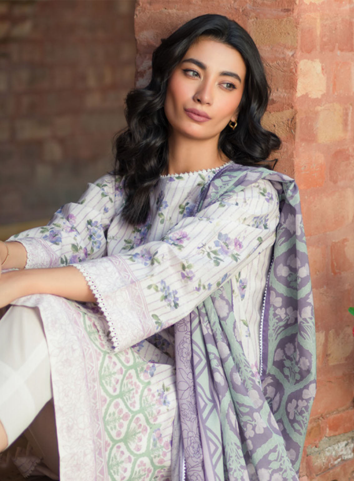 Sahar Spring Digital Printed Lawn 3 Piece Unstitched Suit SHR24S S24-PL-V2-05 Sahar Spring Digital Printed Lawn 3 Piece Unstitched Suit SHR24S S24-PL-V2-05