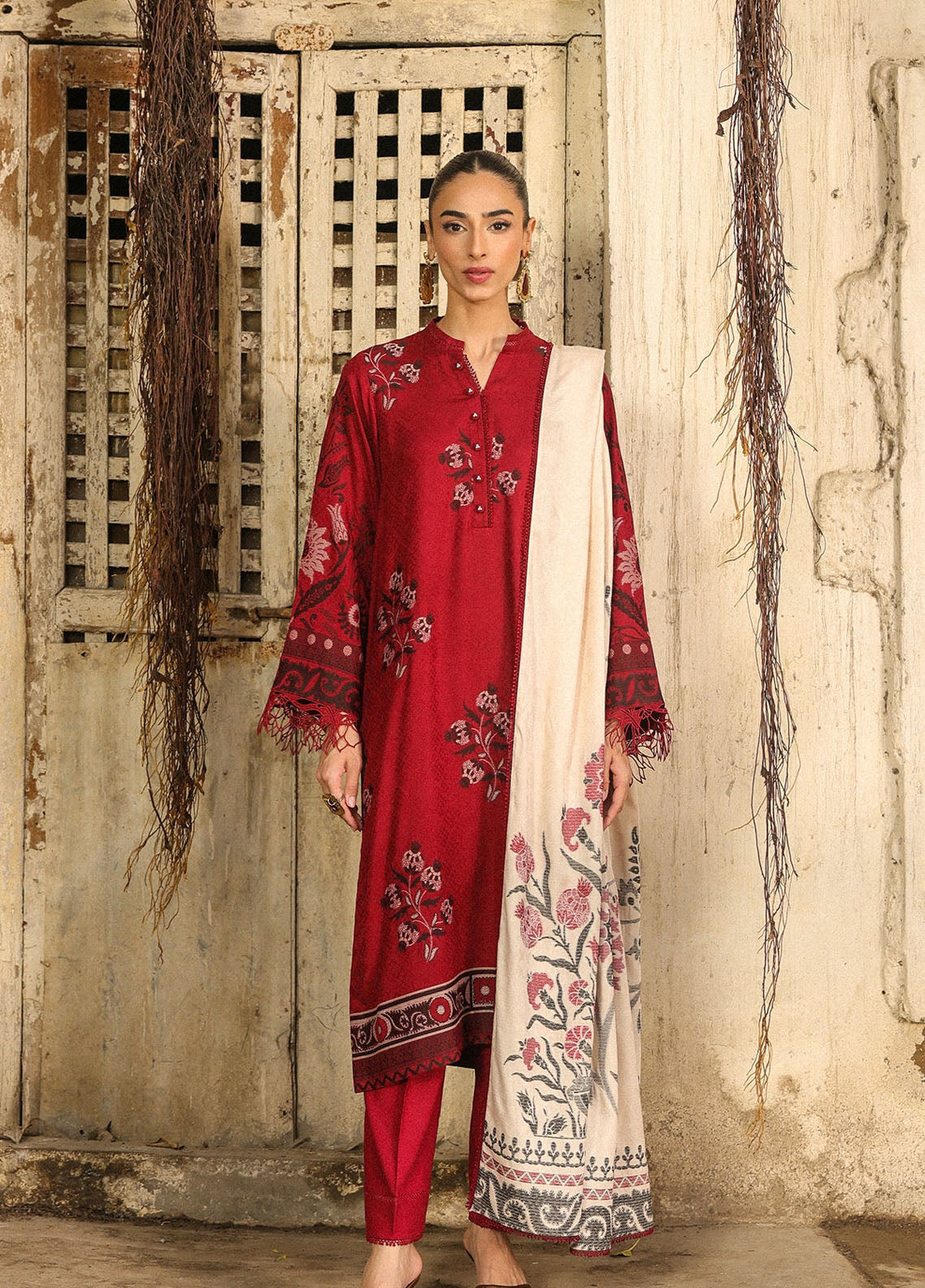 Sahar Winter Dyed Jacquard Viscose 3 Piece Unstitched Suit S25W3PC D-08 ETERNAL ROSE Sahar Winter Dyed Jacquard Viscose 3 Piece Unstitched Suit S25W3PC D-08 ETERNAL ROSE
