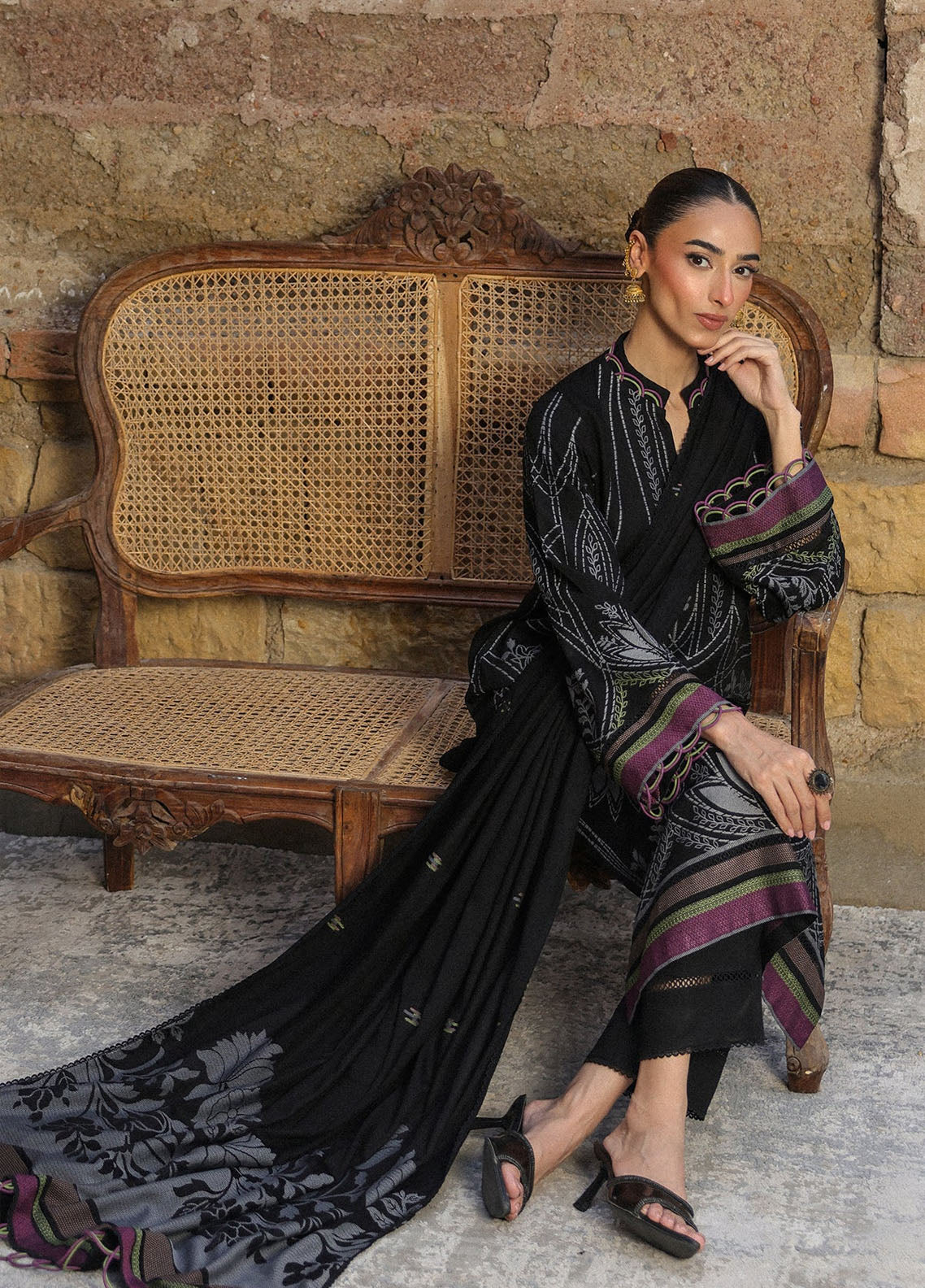 Sahar Winter Dyed Jacquard Viscose 3 Piece Unstitched Suit S25W3PC D-09 VELOUR NOIR Sahar Winter Dyed Jacquard Viscose 3 Piece Unstitched Suit S25W3PC D-09 VELOUR NOIR