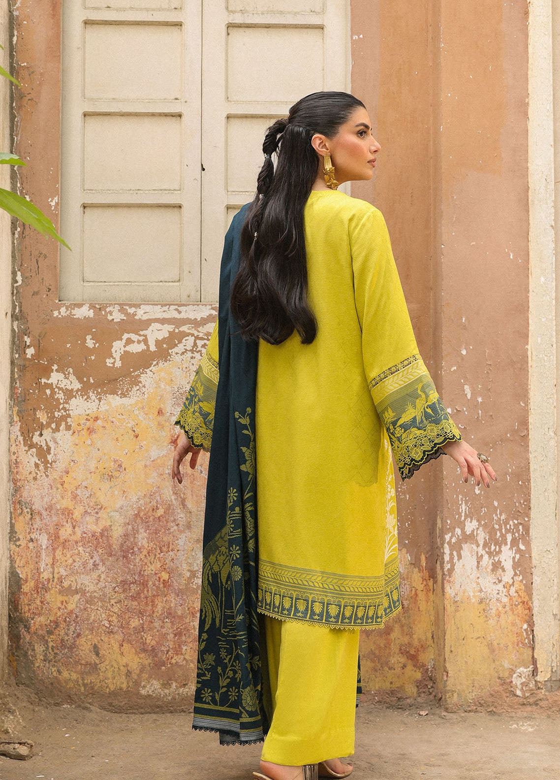 Sahar Winter Dyed Jacquard Viscose 3 Piece Unstitched Suit S25W3PC D-11 ROSEMARY NIGHT Sahar Winter Dyed Jacquard Viscose 3 Piece Unstitched Suit S25W3PC D-11 ROSEMARY NIGHT