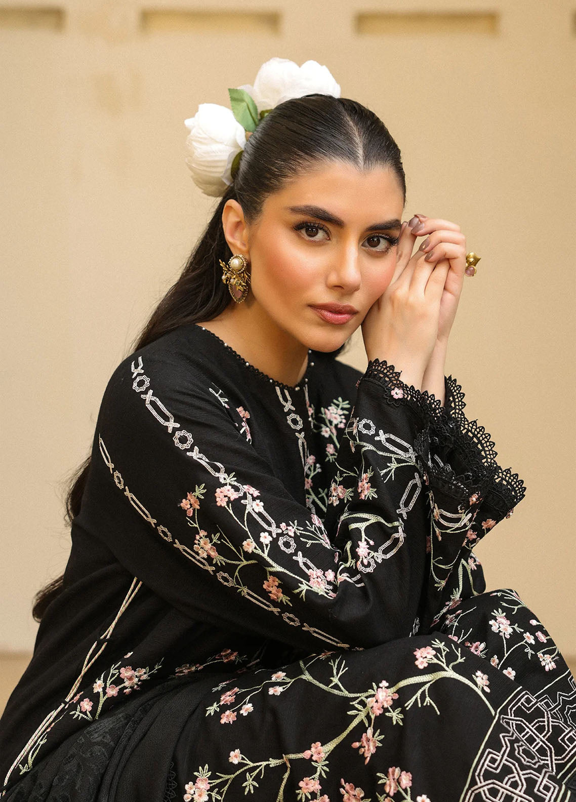 Sahar Winter Embroidered Khaddar 3 Piece Unstitched Suit S25W3PC D-02 MOONLIT NOIR Sahar Winter Embroidered Khaddar 3 Piece Unstitched Suit S25W3PC D-02 MOONLIT NOIR