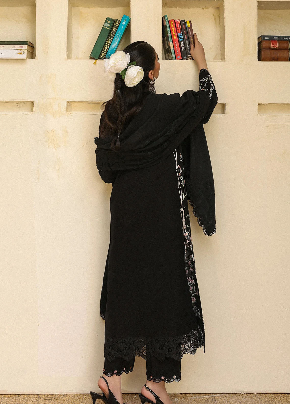 Sahar Winter Embroidered Khaddar 3 Piece Unstitched Suit S25W3PC D-02 MOONLIT NOIR Sahar Winter Embroidered Khaddar 3 Piece Unstitched Suit S25W3PC D-02 MOONLIT NOIR