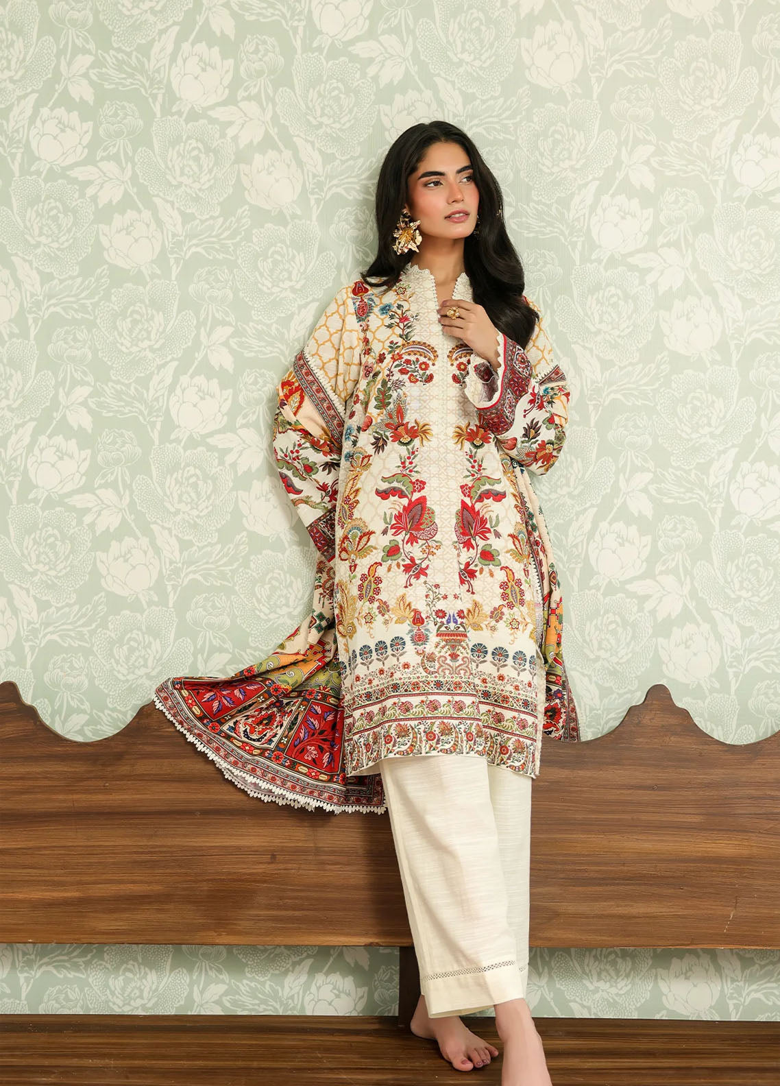 Sahar Winter Printed Khaddar 3 Piece Unstitched Suit S25W3PC D-24 IVORY CAMELLIA Sahar Winter Printed Khaddar 3 Piece Unstitched Suit S25W3PC D-24 IVORY CAMELLIA