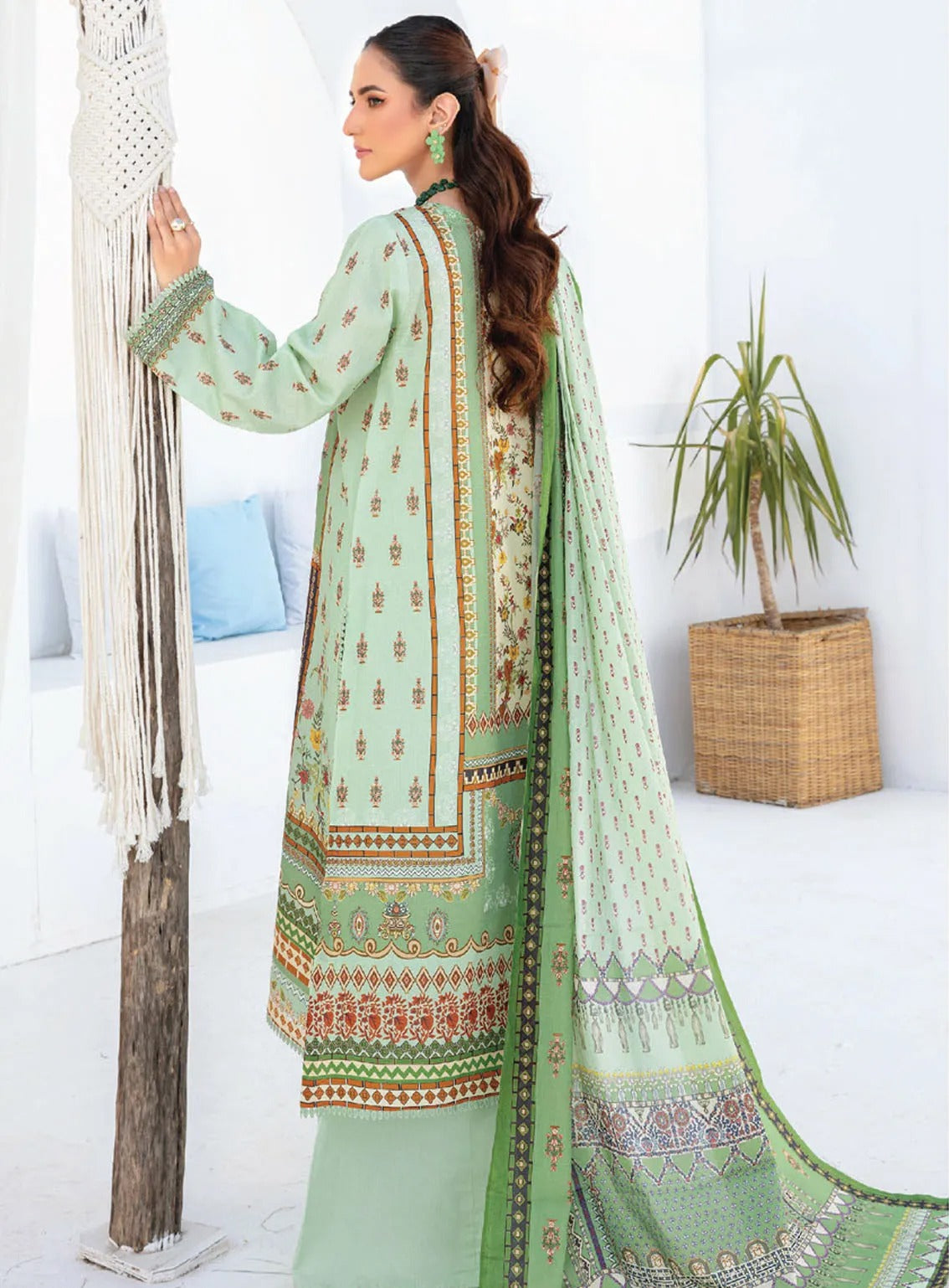 Saira Bano By Humdum Embroidered Lawn 3 Piece Unstitched Suit HD24S D-02 Saira Bano By Humdum Embroidered Lawn 3 Piece Unstitched Suit HD24S D-02