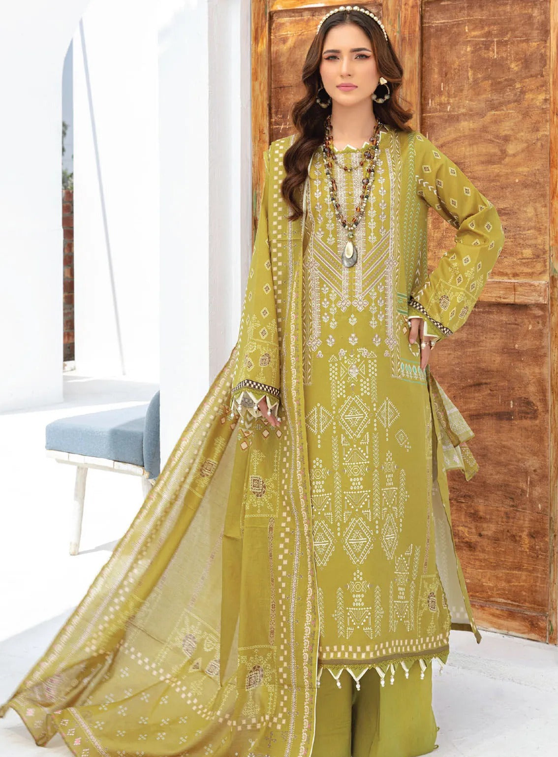 Saira Bano By Humdum Embroidered Lawn 3 Piece Unstitched Suit HD24S D-04 Saira Bano By Humdum Embroidered Lawn 3 Piece Unstitched Suit HD24S D-04