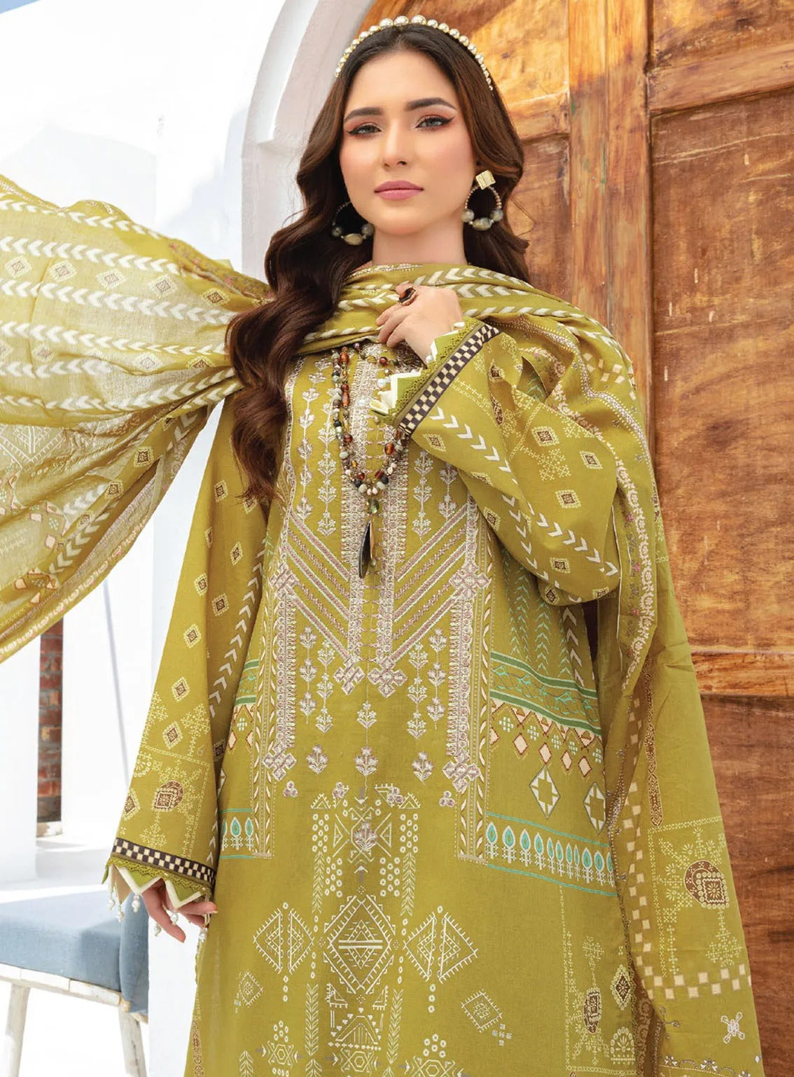 Saira Bano By Humdum Embroidered Lawn 3 Piece Unstitched Suit HD24S D-04 Saira Bano By Humdum Embroidered Lawn 3 Piece Unstitched Suit HD24S D-04