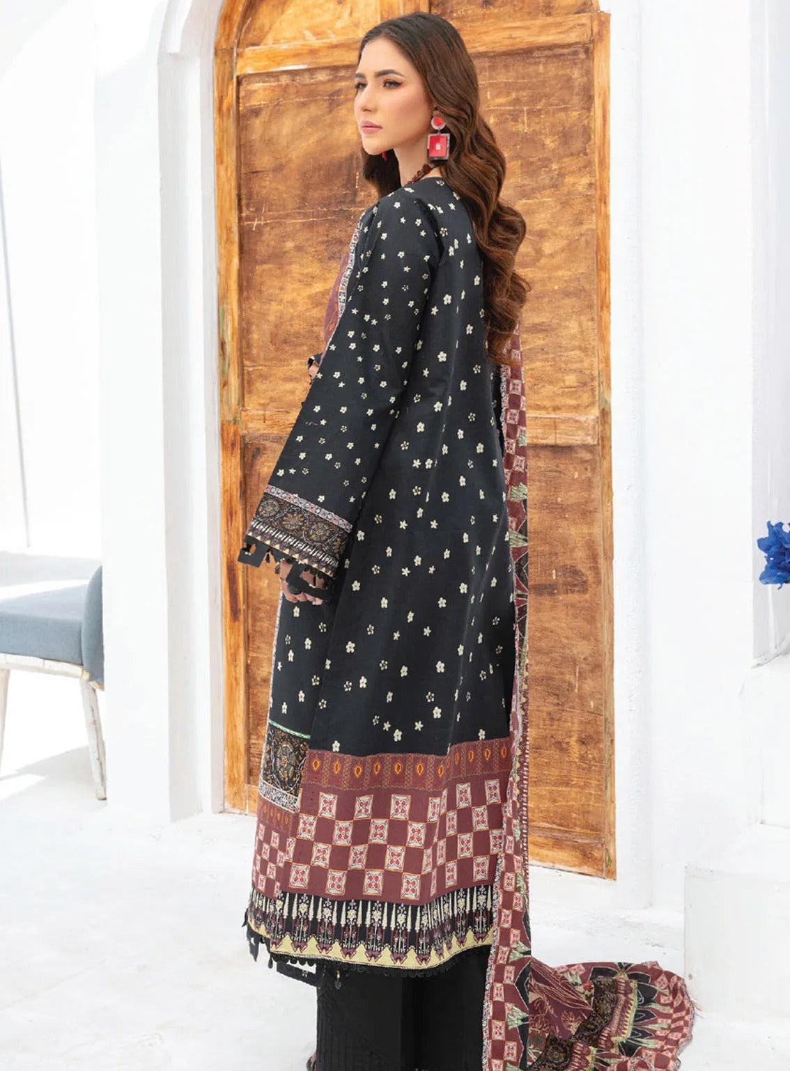 Saira Bano By Humdum Embroidered Lawn 3 Piece Unstitched Suit HD24S D-09 Saira Bano By Humdum Embroidered Lawn 3 Piece Unstitched Suit HD24S D-09