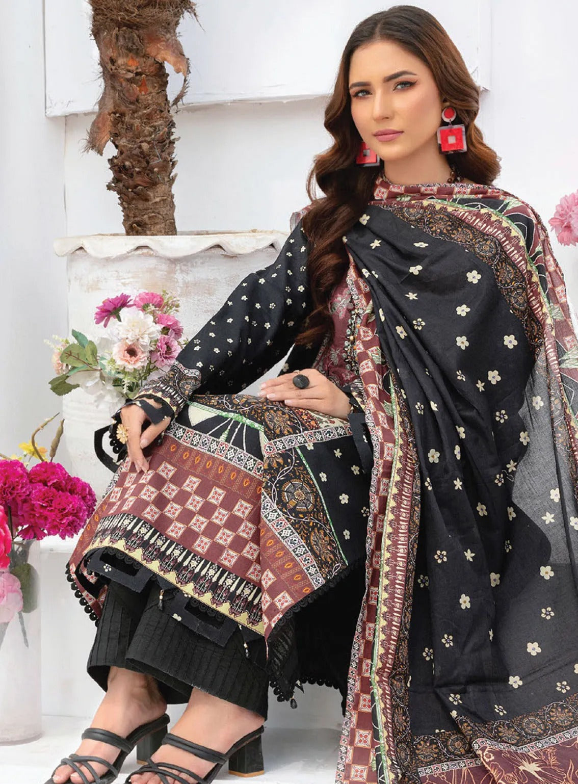 Saira Bano By Humdum Embroidered Lawn 3 Piece Unstitched Suit HD24S D-09 Saira Bano By Humdum Embroidered Lawn 3 Piece Unstitched Suit HD24S D-09