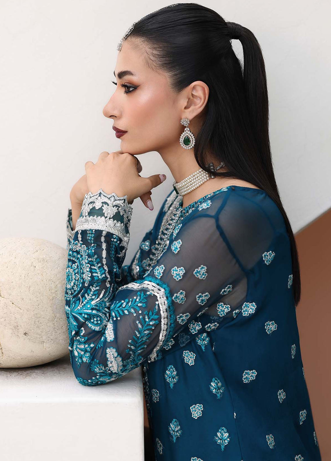 Saiyara By Imrozia Embroidered Chiffon 3 Piece Unstitched Suit IM25SLF D-I-232 AZURA Saiyara By Imrozia Embroidered Chiffon 3 Piece Unstitched Suit IM25SLF D-I-232 AZURA