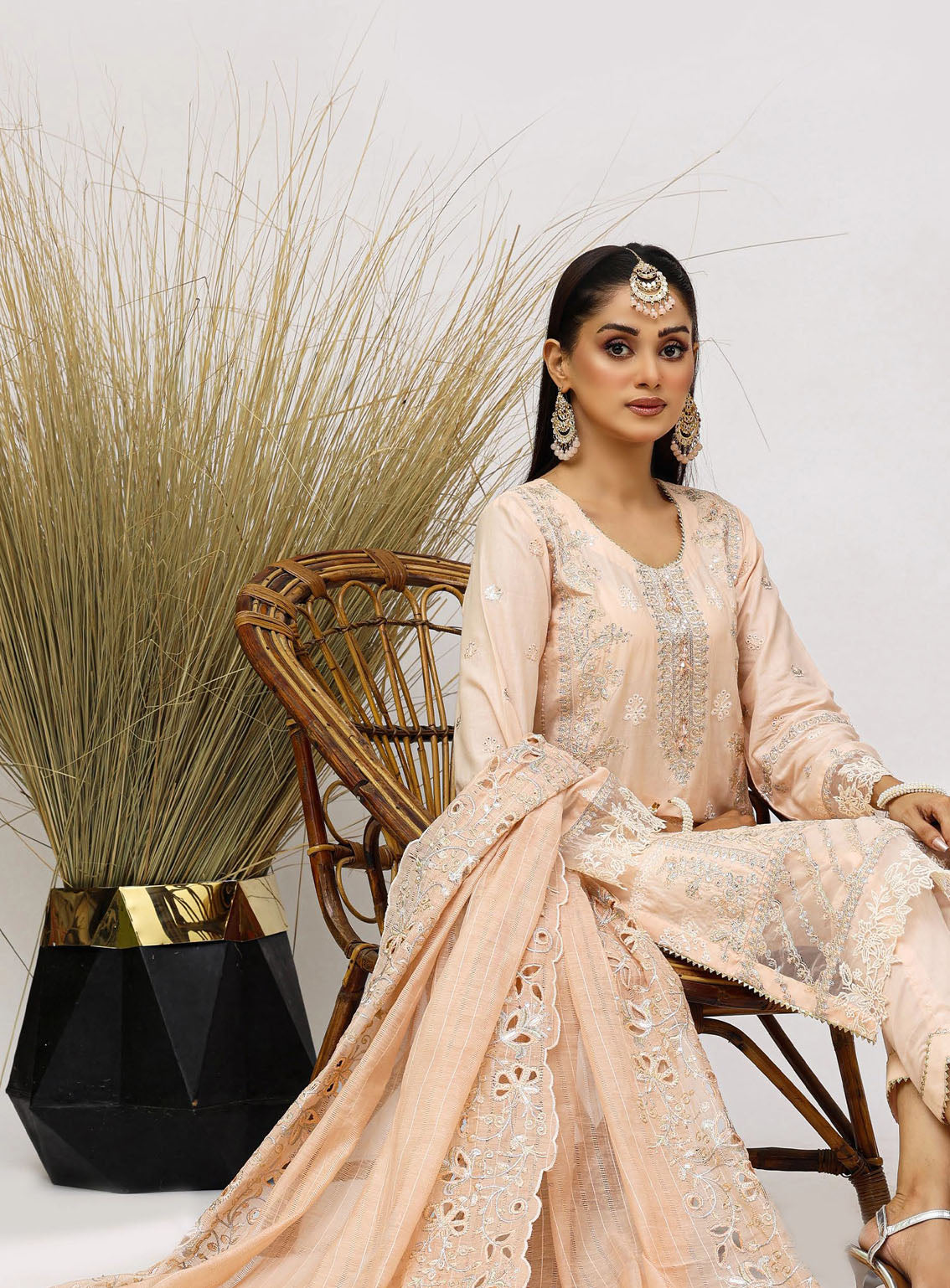 Sajni By Pakdaman Luxury Embroidered Lawn 3 Piece Stitched Suit PDF24S D-9901 Sajni By Pakdaman Luxury Embroidered Lawn 3 Piece Stitched Suit PDF24S D-9901