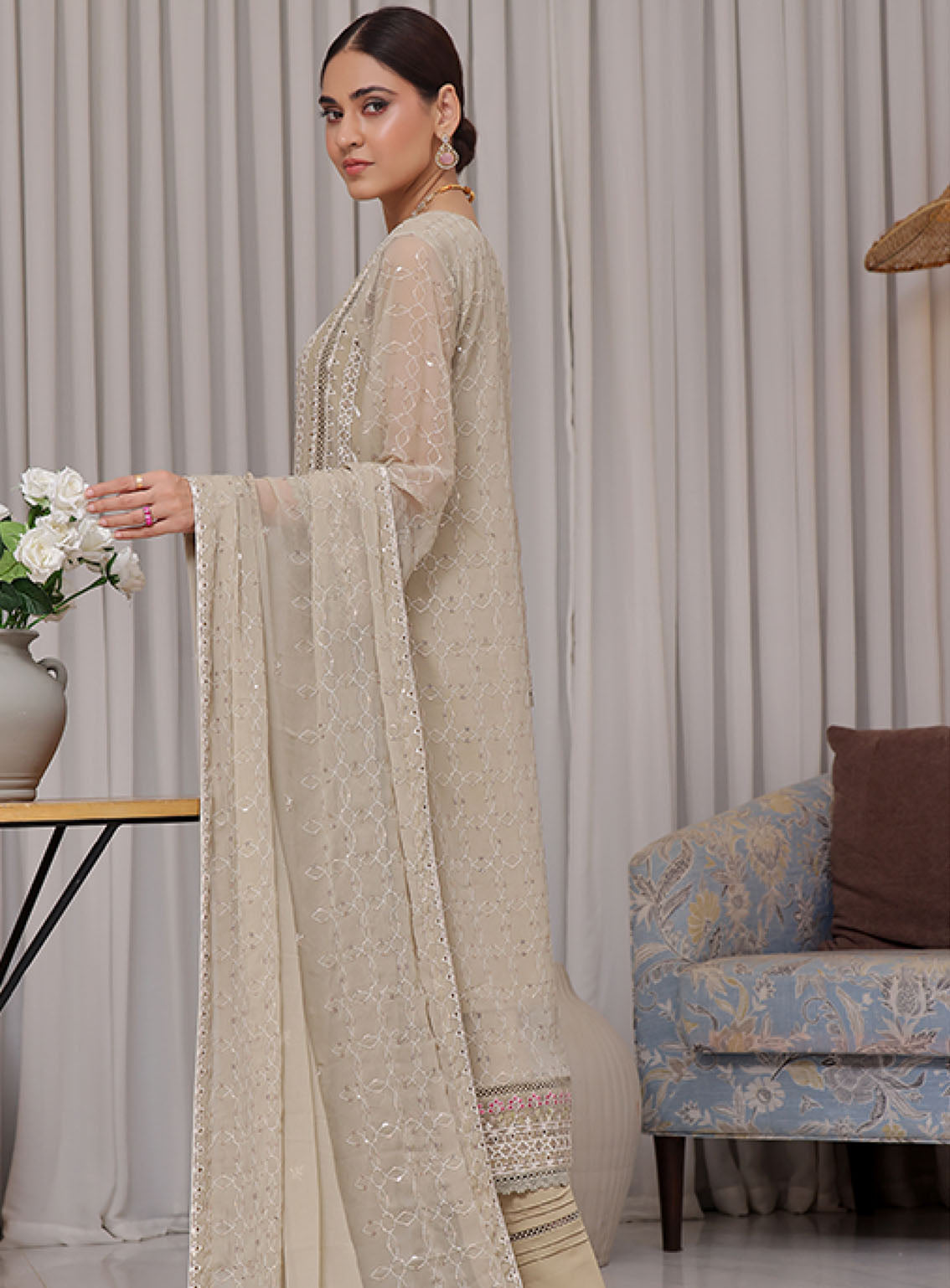 Sajni By Shamooz Embroidered Chiffon 3 Piece Unstitched Suit SZ24S SU-102 PHASMINA Sajni By Shamooz Embroidered Chiffon 3 Piece Unstitched Suit SZ24S SU-102 PHASMINA