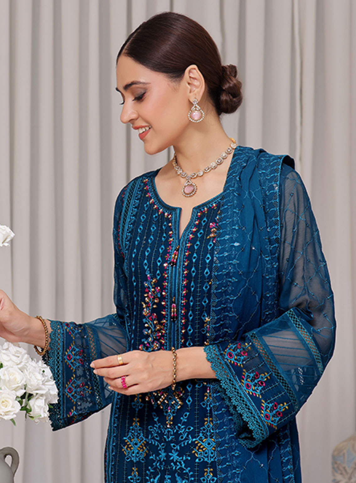 Sajni By Shamooz Embroidered Chiffon 3 Piece Unstitched Suit SZ24S SU-103 MOANNA Sajni By Shamooz Embroidered Chiffon 3 Piece Unstitched Suit SZ24S SU-103 MOANNA