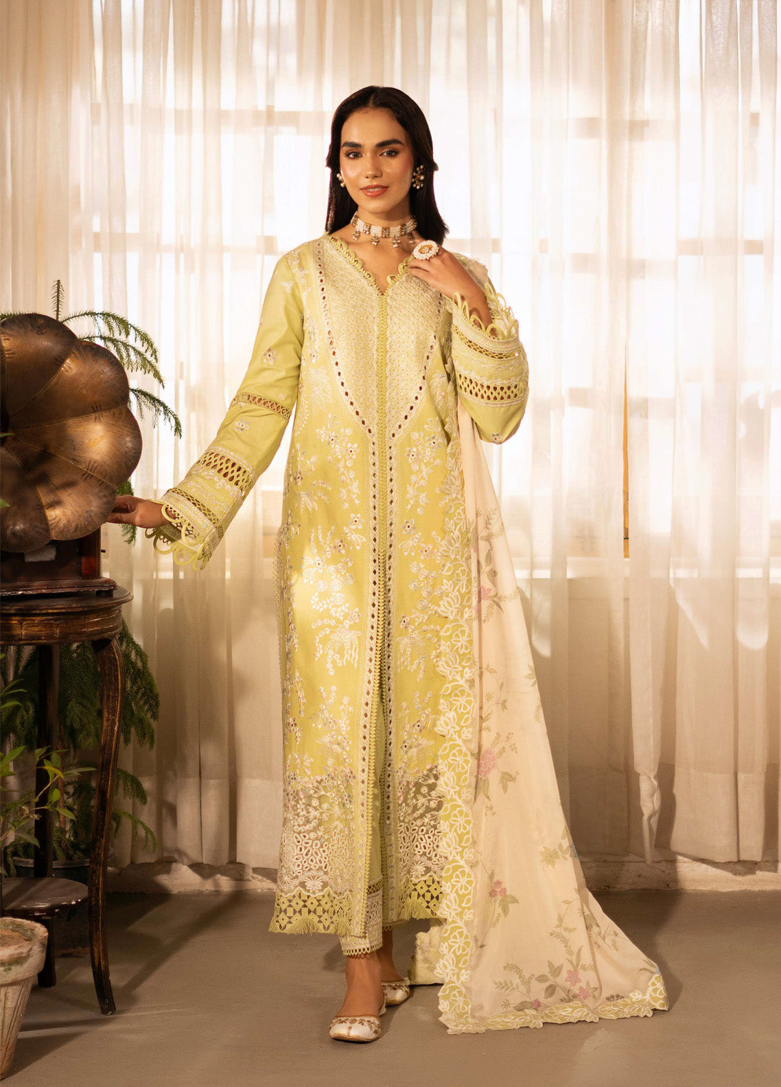 Sajni By Zarposh Embroidered Lawn 3 Piece Unstitched Suit ZP25S D-GULNAZ Sajni By Zarposh Embroidered Lawn 3 Piece Unstitched Suit ZP25S D-GULNAZ