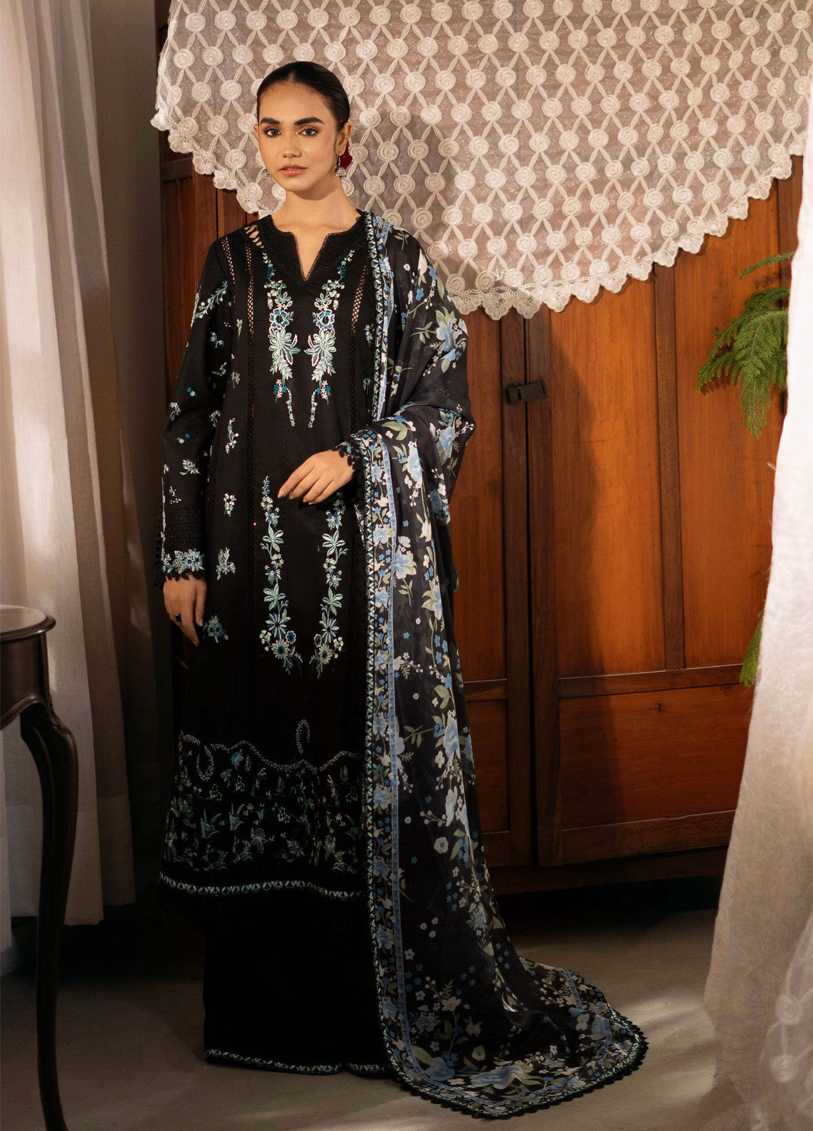 Sajni By Zarposh Embroidered Lawn 3 Piece Unstitched Suit ZP25S D-MAHZADI Sajni By Zarposh Embroidered Lawn 3 Piece Unstitched Suit ZP25S D-MAHZADI