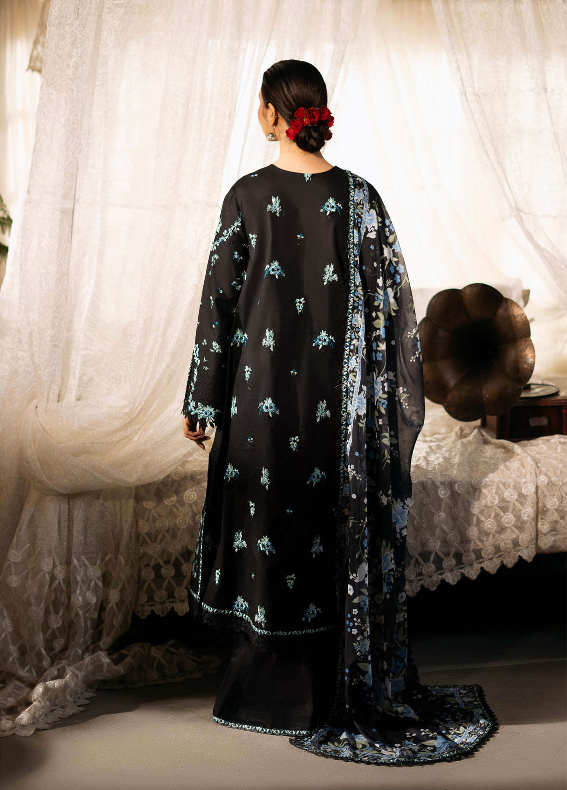 Sajni By Zarposh Embroidered Lawn 3 Piece Unstitched Suit ZP25S D-MAHZADI Sajni By Zarposh Embroidered Lawn 3 Piece Unstitched Suit ZP25S D-MAHZADI