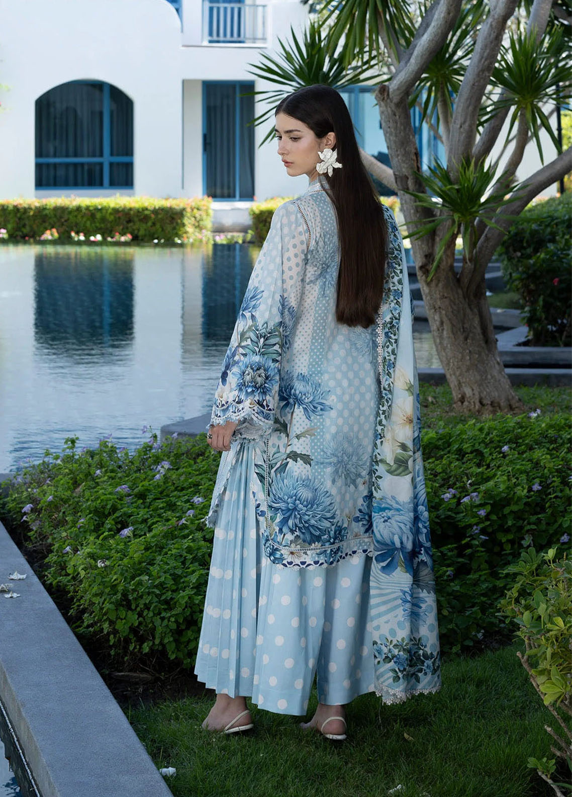 Santorini By Elaf Premium Printed Lawn 3 Piece Unstitched Suit EF26SP D-EPN-1A OCEAN PETALS Santorini By Elaf Premium Printed Lawn 3 Piece Unstitched Suit EF26SP D-EPN-1A OCEAN PETALS