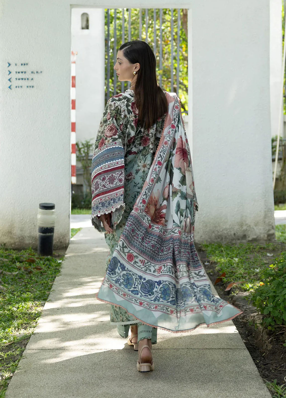 Santorini By Elaf Premium Printed Lawn 3 Piece Unstitched Suit EF26SP D-EPN-6B OPALINE GARDEN Santorini By Elaf Premium Printed Lawn 3 Piece Unstitched Suit EF26SP D-EPN-6B OPALINE GARDEN