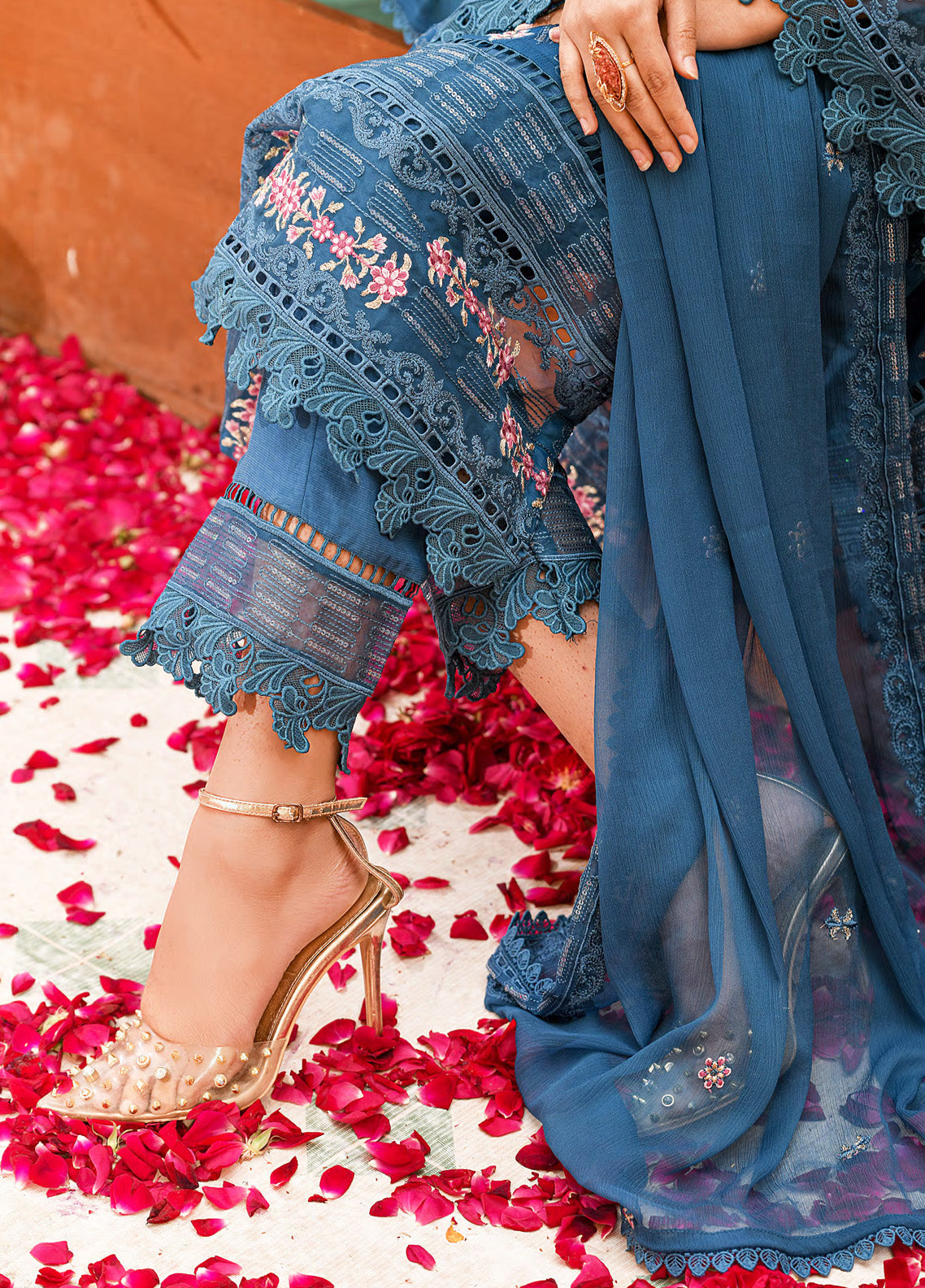 Saraab By Addee Embroidered Chiffon 3 Piece Stitched Suit AD25S D-MF-027 INAAYAT Saraab By Addee Embroidered Chiffon 3 Piece Stitched Suit AD25S D-MF-027 INAAYAT